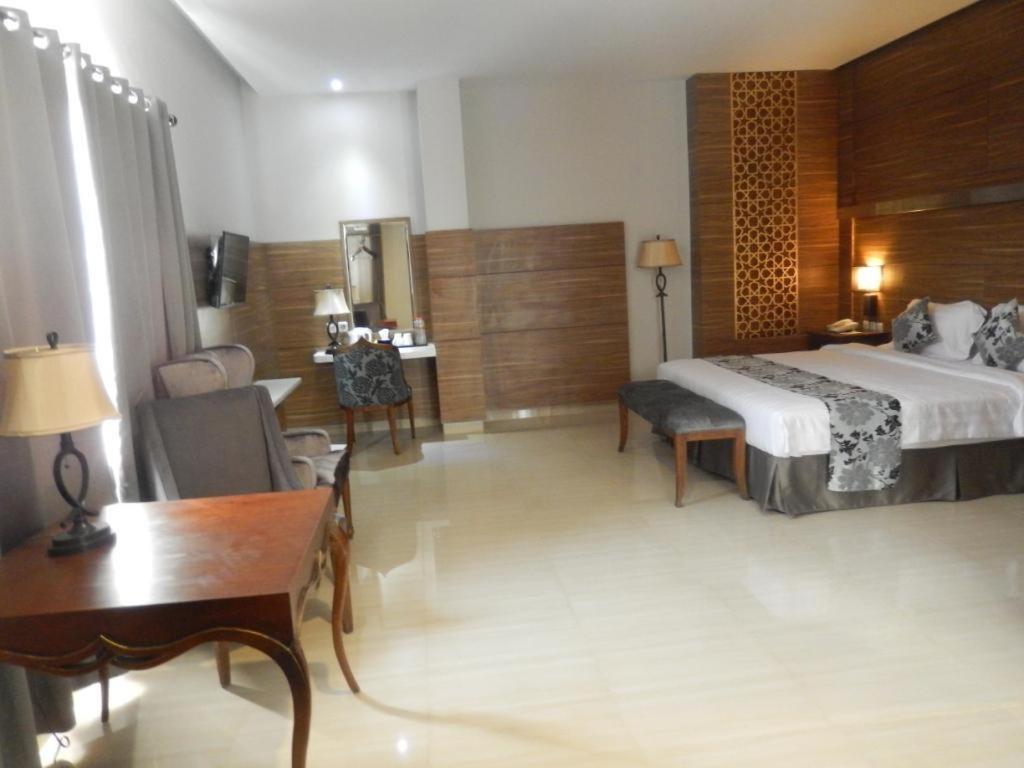 Grand Amira Hotel Solo, Azana Hotels Collection Exterior photo